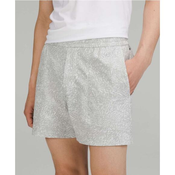 Lululemon Shorts Mens Large Bowline 5 Gray Ventlight Mesh Gym Running Workout - Picture 3 of 13